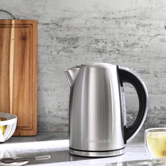 Cuisinart PerfecTemp 1.7-Liter Electric Kettle, Cordless Electric Tea Kettle, 1500W for Fast Heat-Up, 6 Preset Temperatures, 30-Minute Keep Warm, Stay Cool Nonslip Handle, CPK-17P1