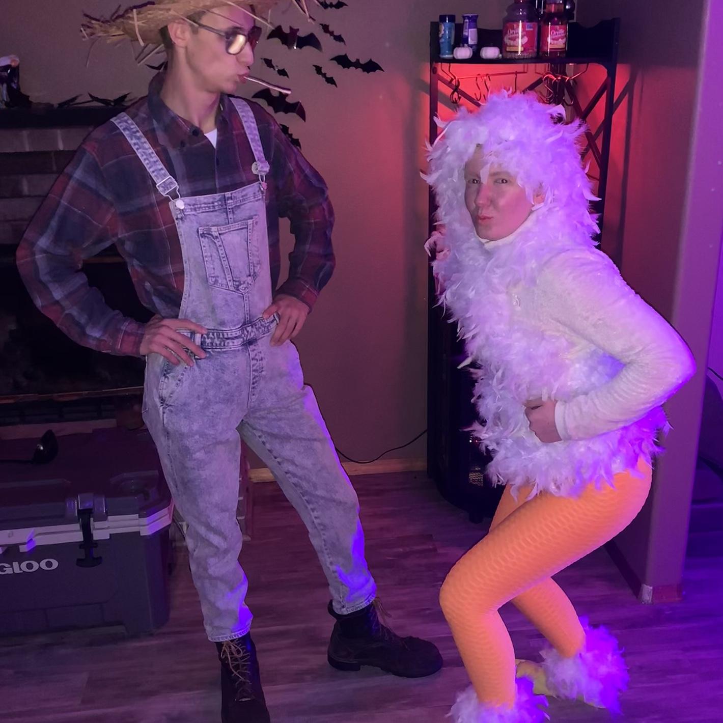 Halloween! A farmer and his chick 🧑🏻‍🌾🐥