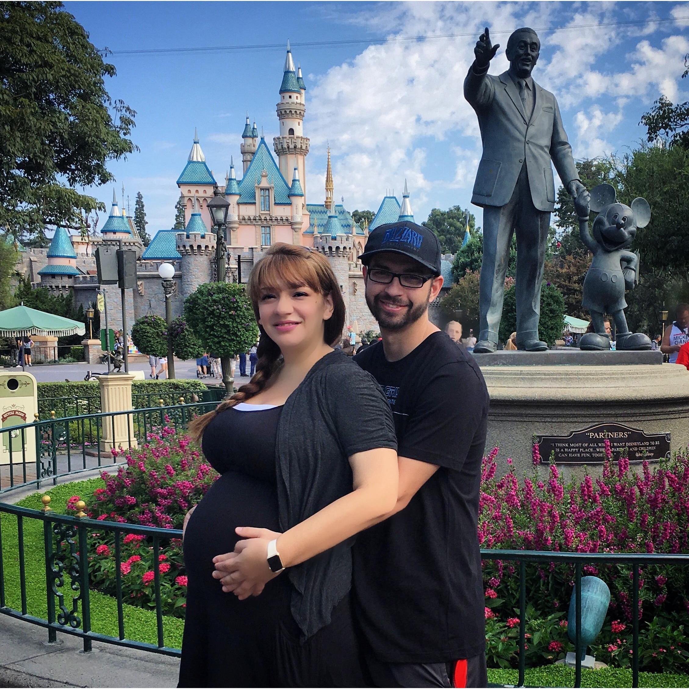 Disneyland 9 months pregnant with Ollie