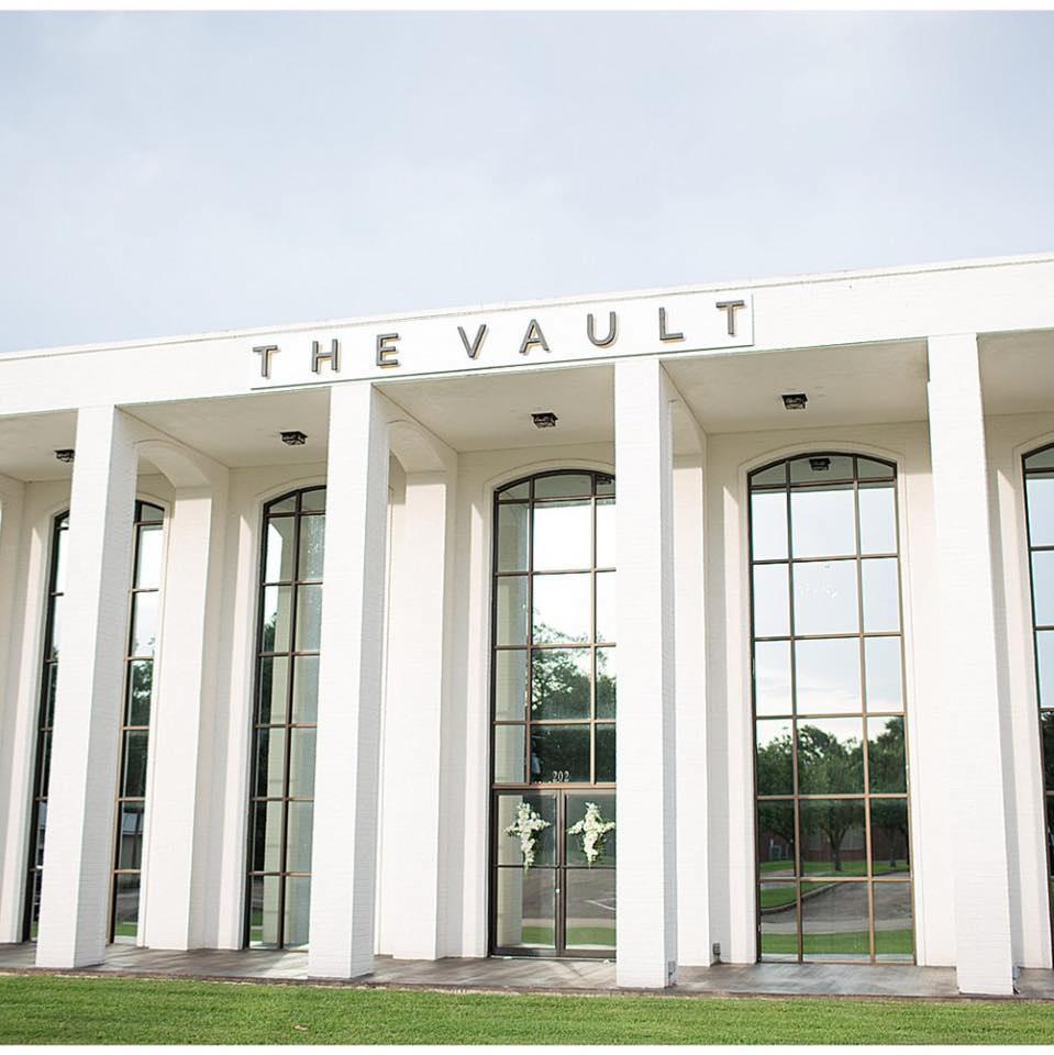 The Wedding Website of Chelbe Edwards and Devin Fosselman