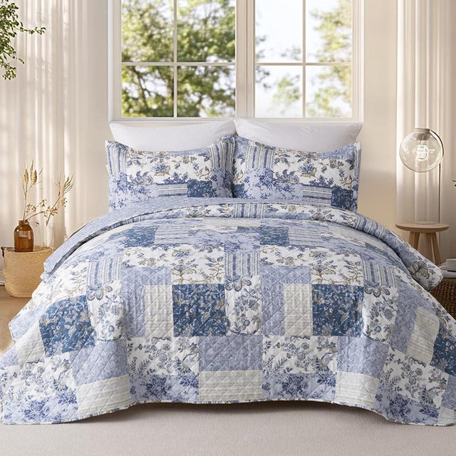 GOONE King Quilt Set 106"x96" - Blue Floral Reversible Boho Patchwork Soft Bedspread, Classic Farmhouse Bedding, Lightweight Recycled Microfibre Quilt Set for All Season(1 Quilt + 2 Pillow Shams)