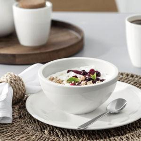 Villeroy & Boch Artesano Original 16-Piece Dinnerware Set, Service for 4, Dinner and Salad Plates, Pasta and Rice Bowls, Premium Porcelain, Made in Germany, Microwave and Dishwasher Safe, Creamy White