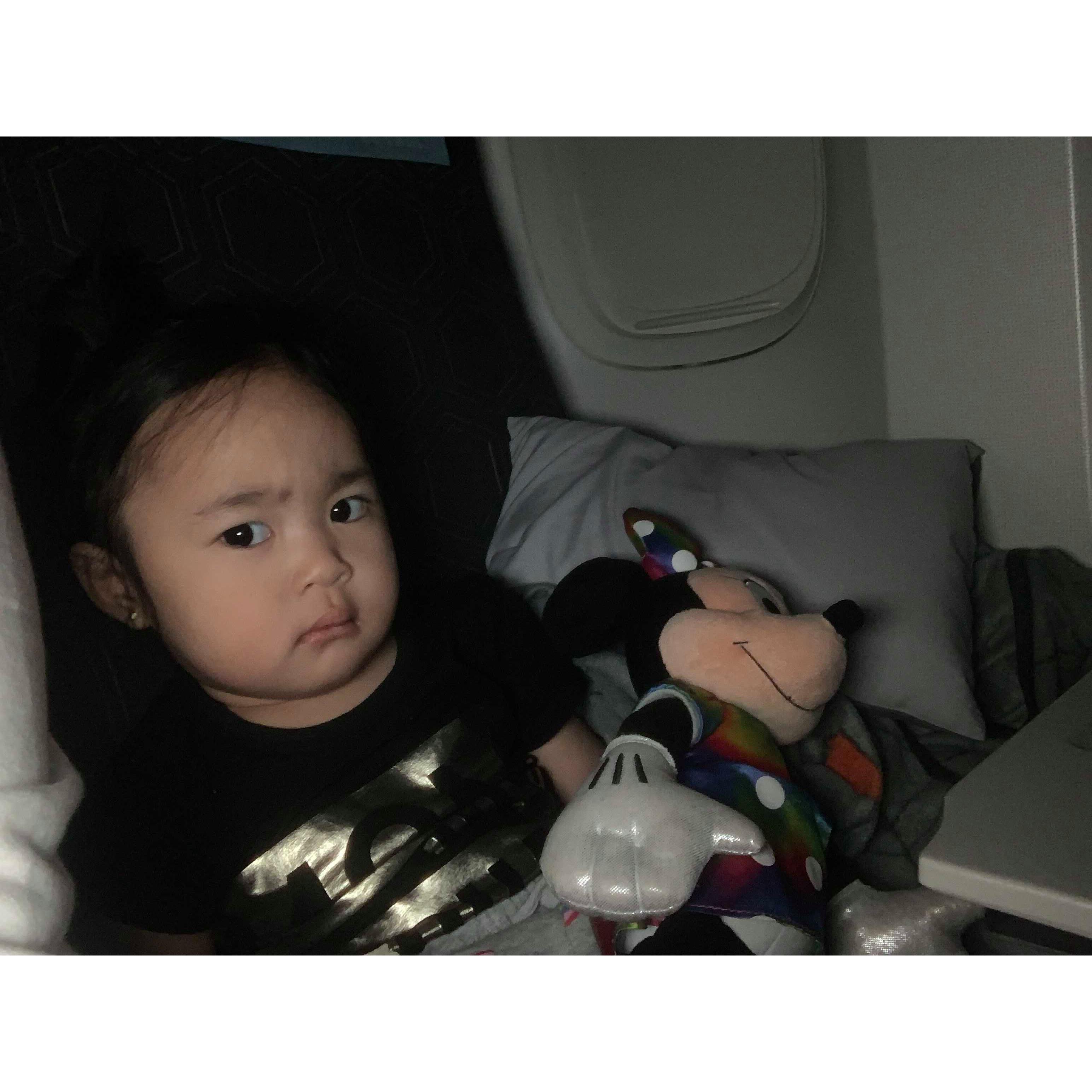 Behave po ako all day sa plane