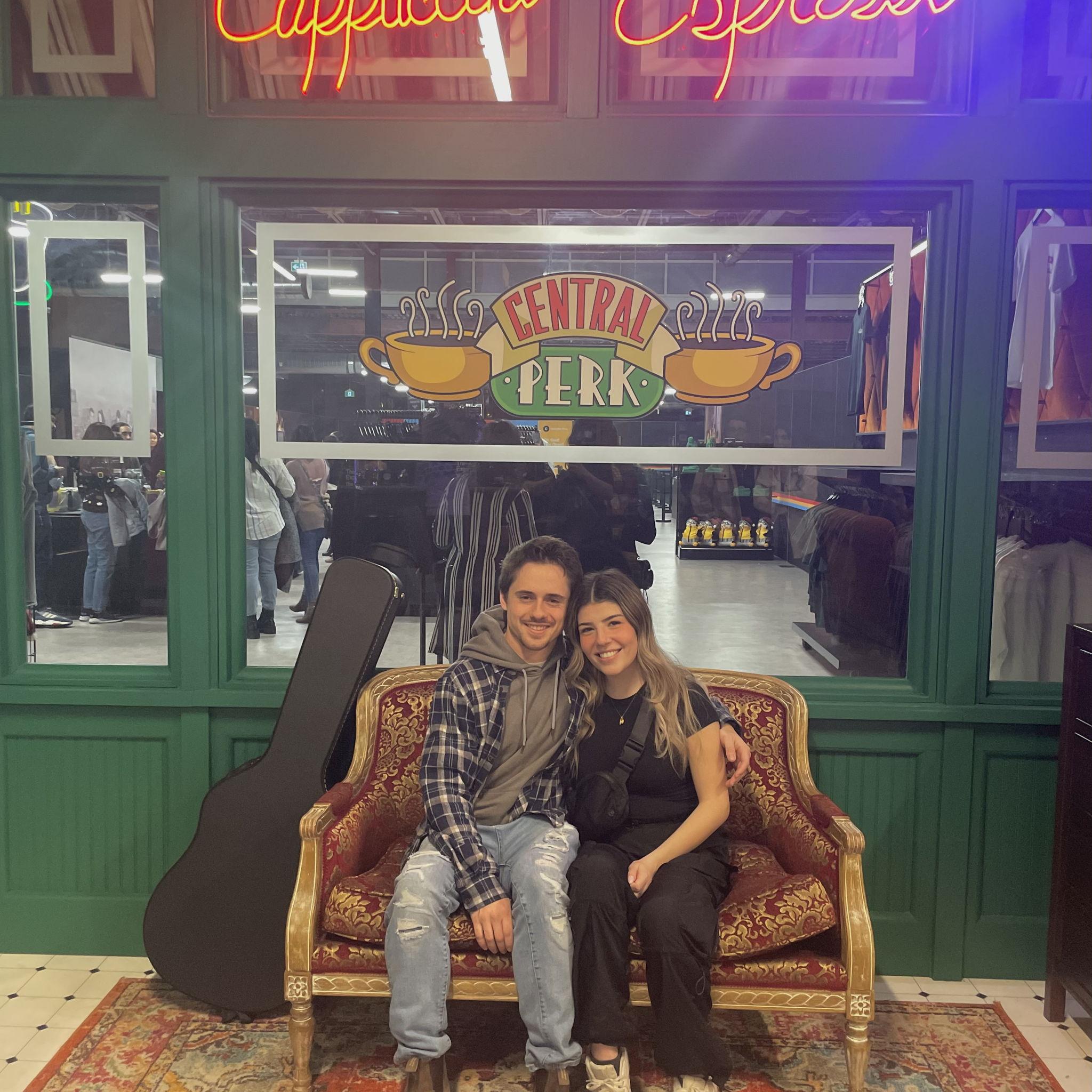 friends is both of our favourite tv show so we couldn't miss the exhibit they had in toronto