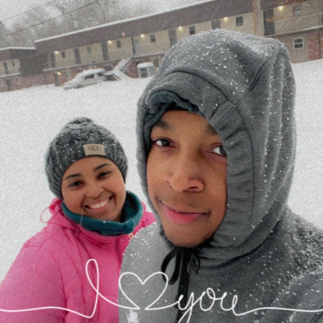 The couple’s first snow 2021