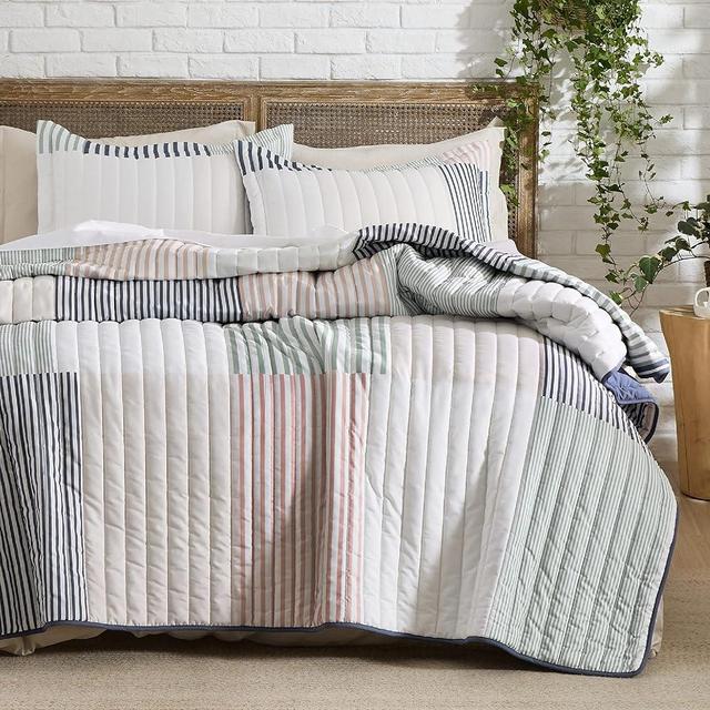 Bedsure Patchwork Quilt Set King - Reversible Geometric Printed Navy Quilt Bedding Set, Lightweight Microfiber Bedspread, 3 Pieces Coverlet with 2 Pillow Shams for All Seasons (106"x96")