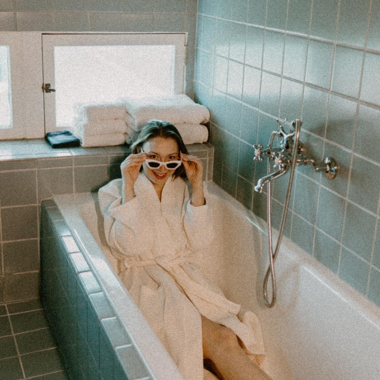 The swanky tub in this Cuban themed hotel was absolutely gorgeous so you know we had to do a little photoshoot.