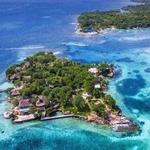 Take a boat to the Rosario Archipelago
