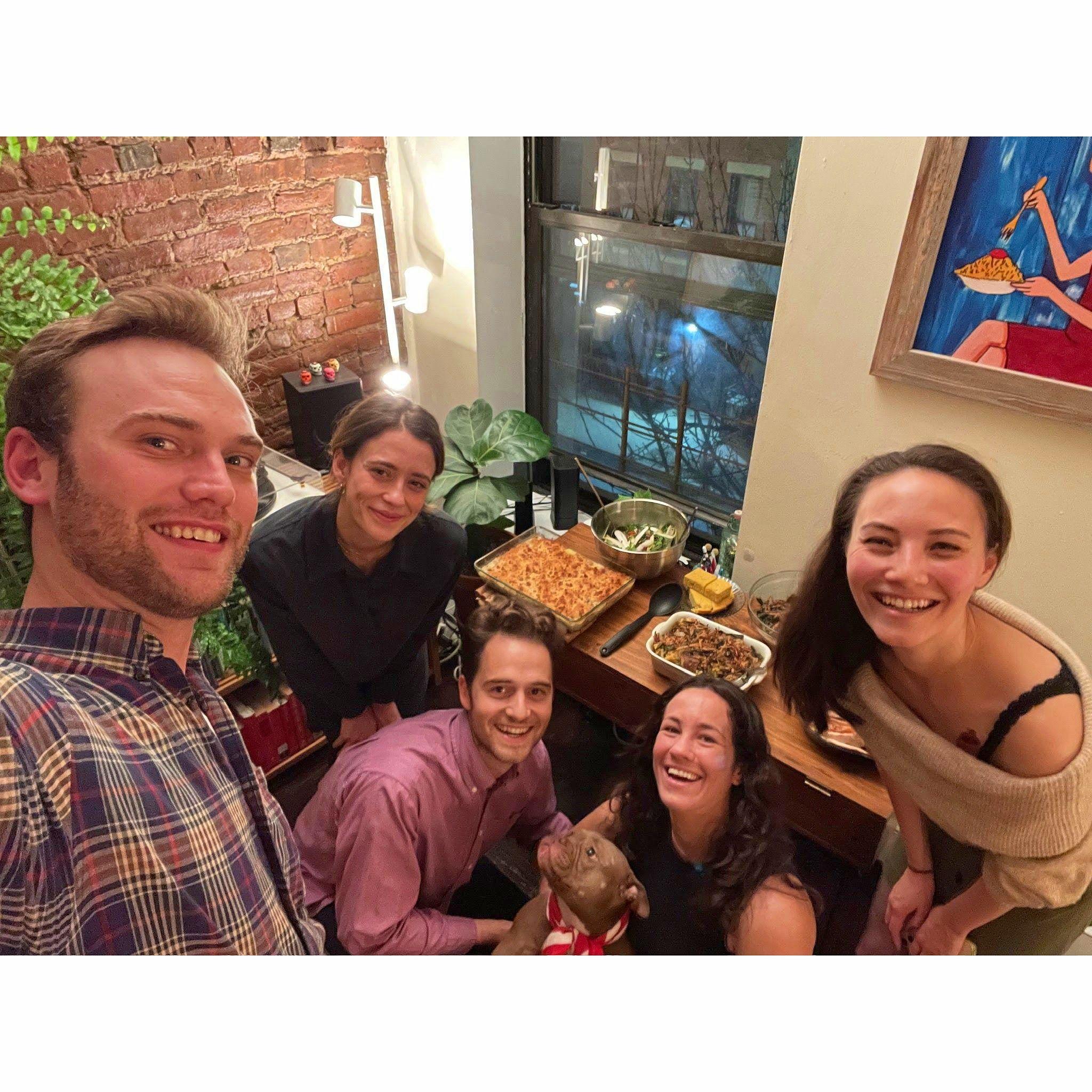 El día de acción de gracias con amigos en Brooklyn.
//
Friendsgiving!