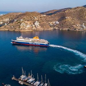 Ferry from Athens to Santorini