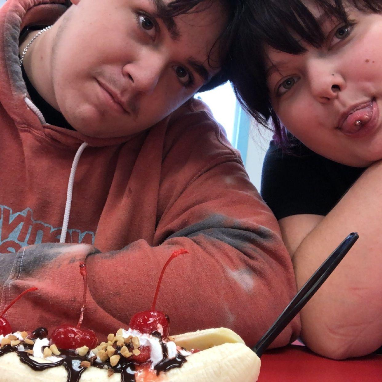 Our first banana split shared.08/07/2021