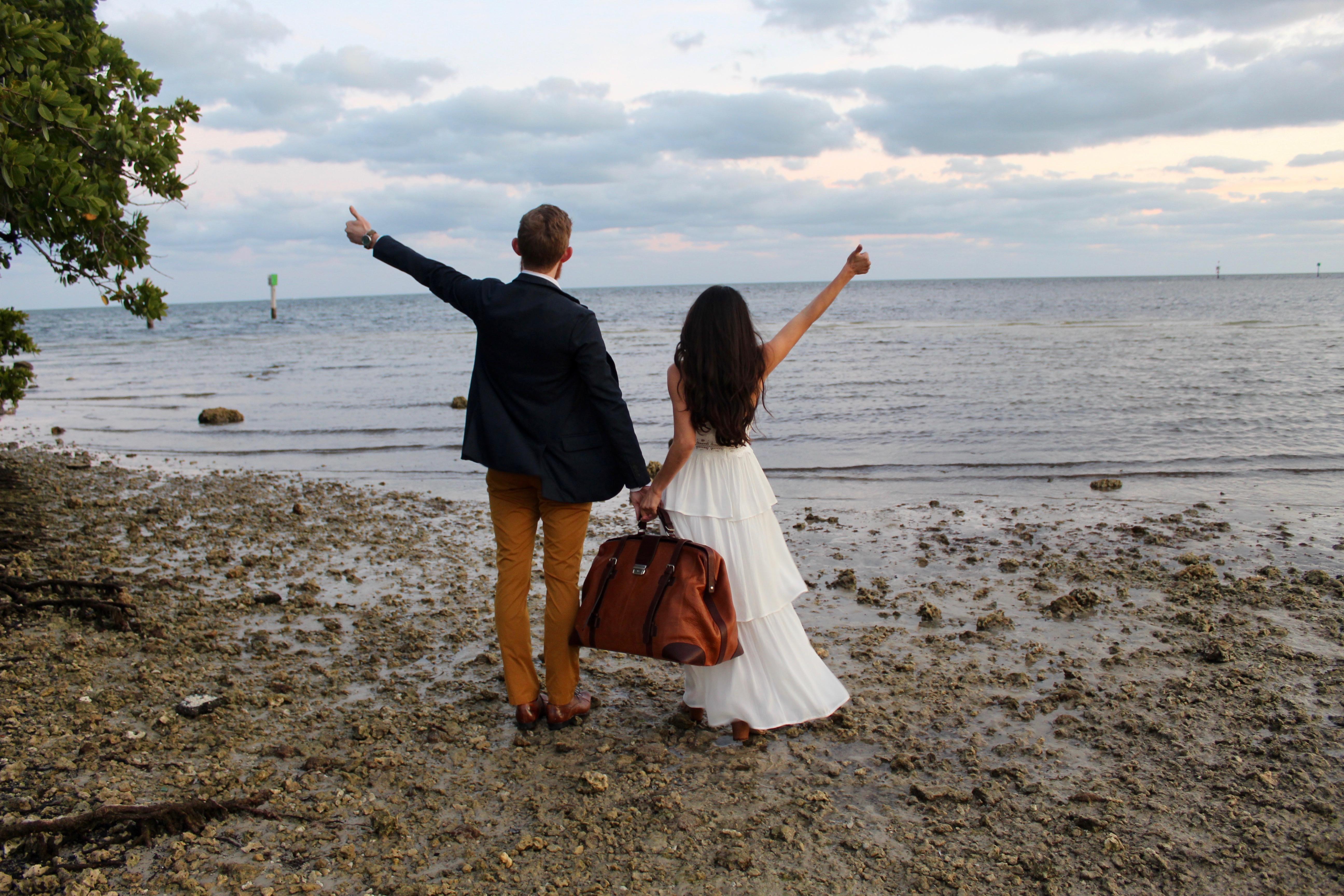 The Wedding Website of Carolina Dominguez and Johnny Dolan