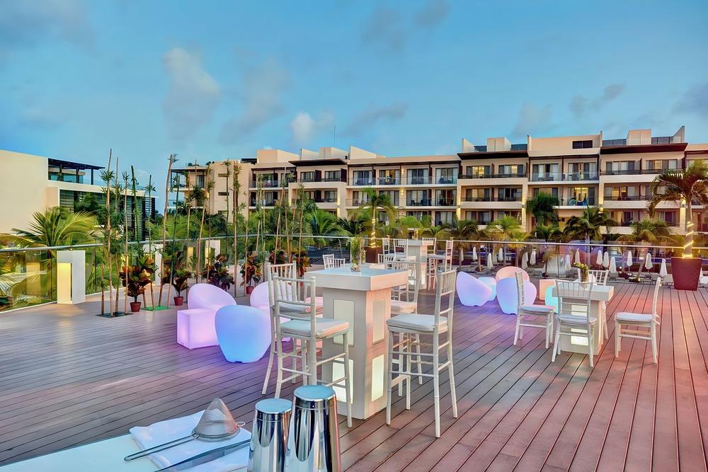 The Wedding Website of Nicole Zavala and Jonathan Hernandez