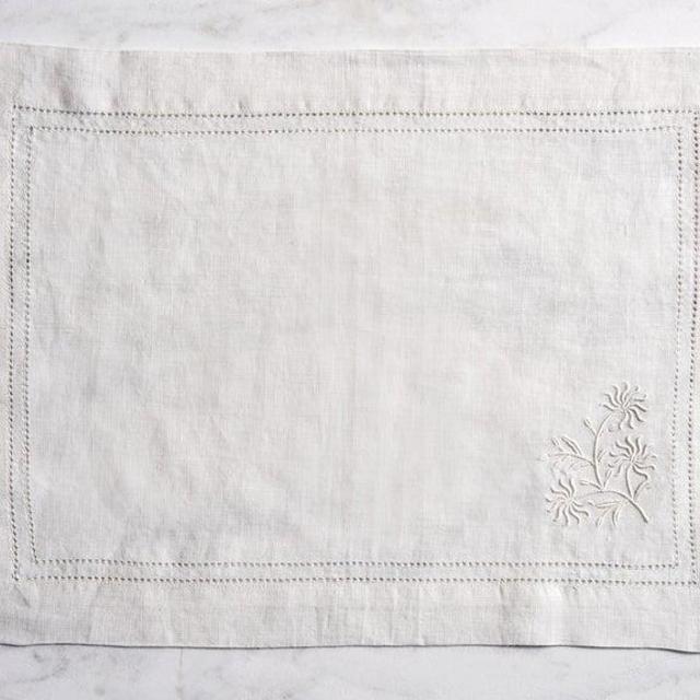 RW GUILD PASSIFLORA EMBROIDERED LINEN PLACEMAT