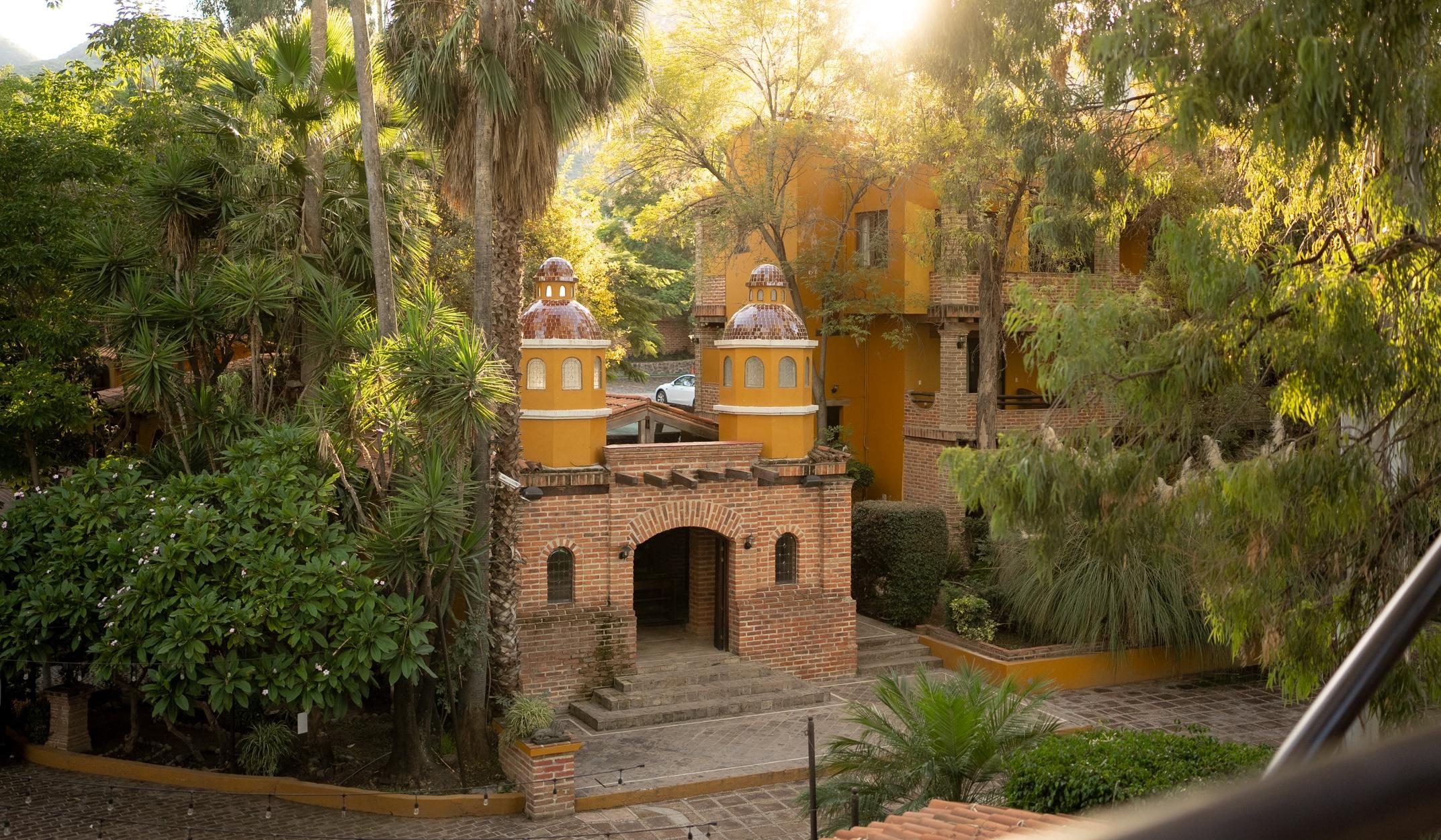 The Wedding Website of Daniel Amparan and Myra Fuentes