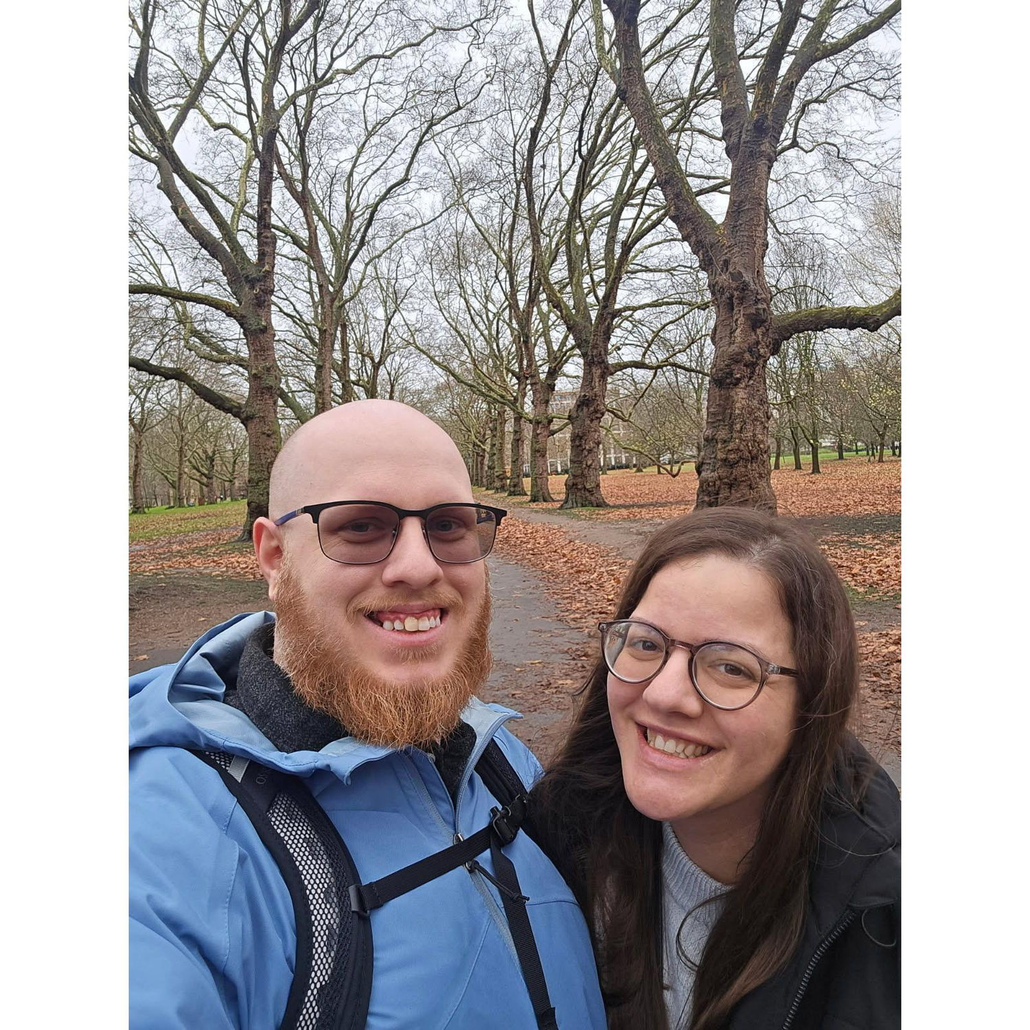Right outside Buckingham Palace, saw a couple take a cute photo op & us trying to replicate!
