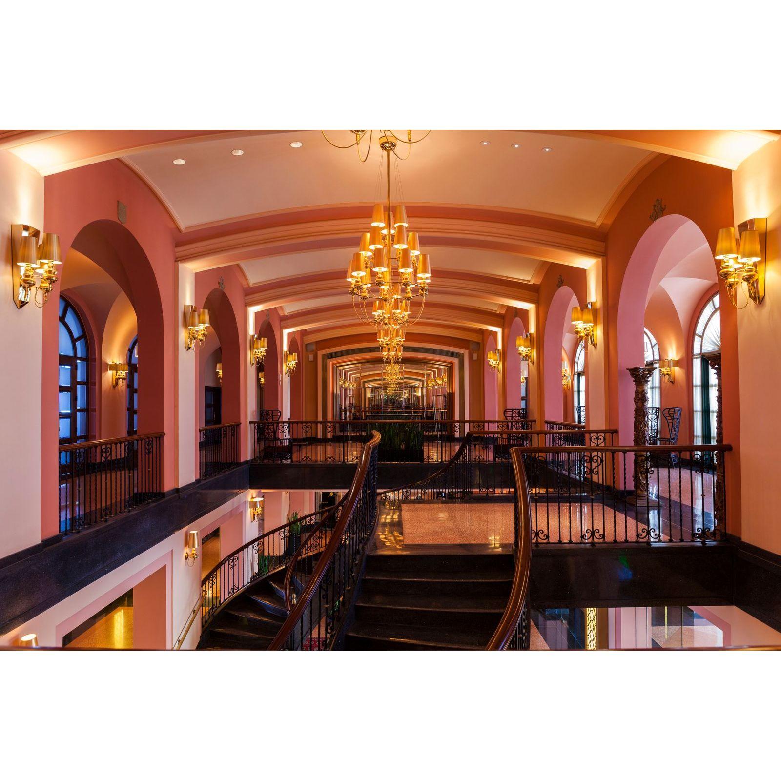 From its marble staircases and oceanfront terraces to its award-winning service and refined interiors, the Vanderbilt offers an unforgettable setting for moments that matter.