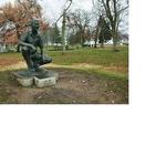 Marlin Perkins Statue