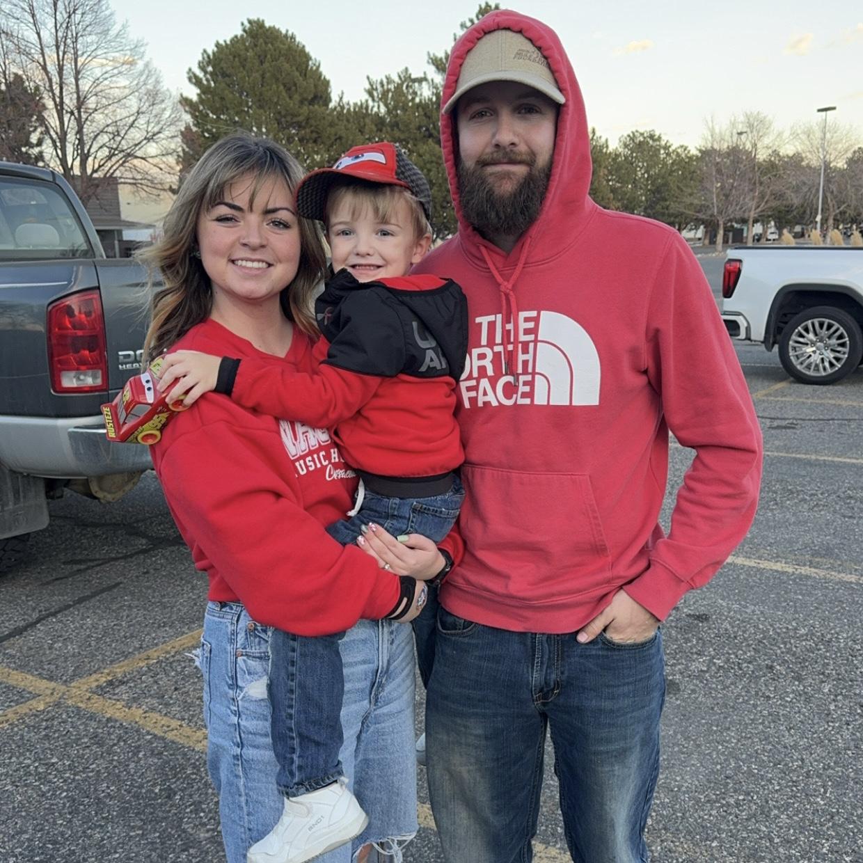 can you tell he picked out the color we all had to wear that day?❤️