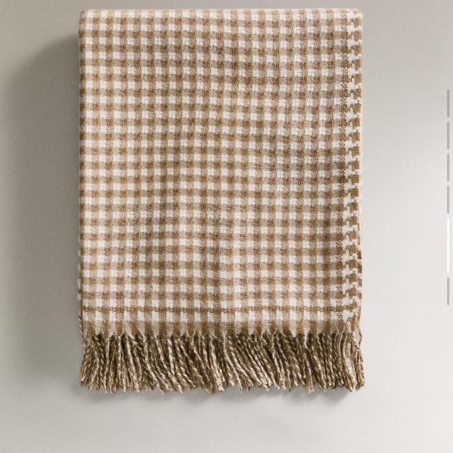 CHECK BLANKET WITH FRINGING