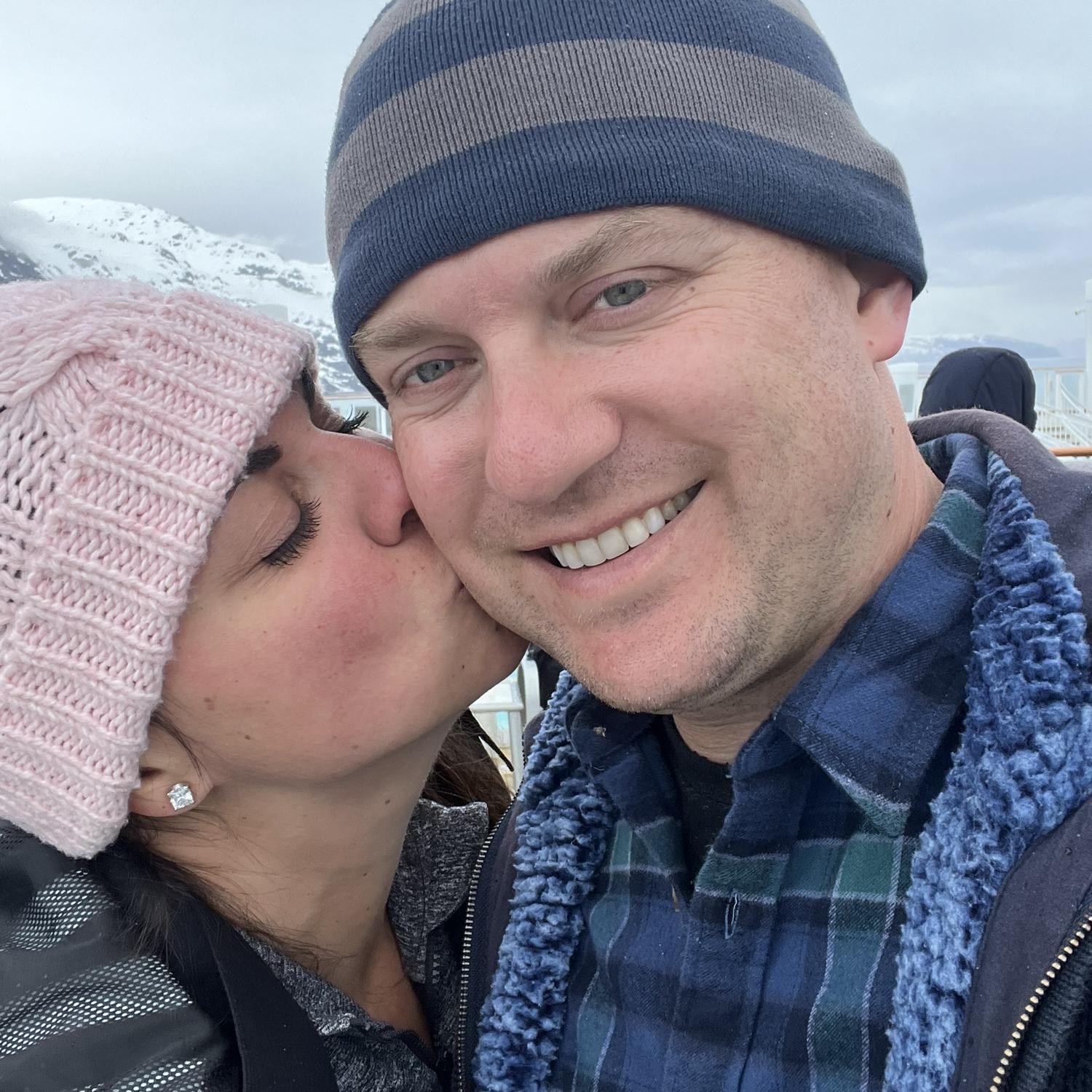 Staying warm in Alaska 🥰