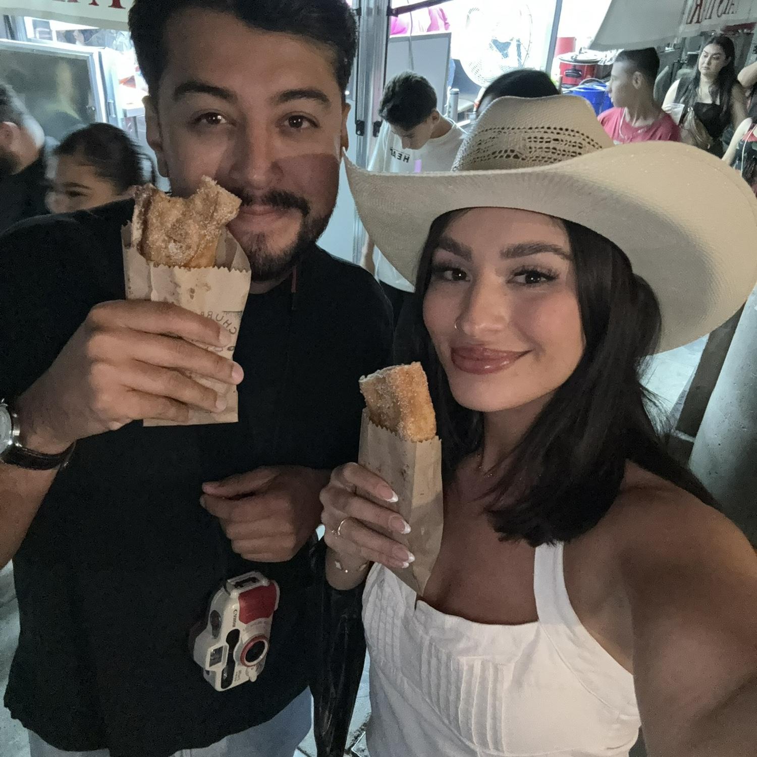 Moi’s first time trying churros from Churrería Gómez