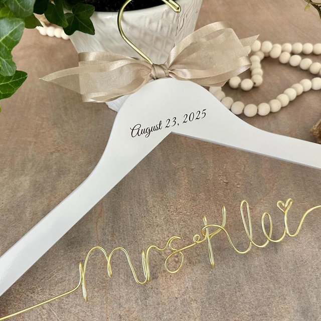 Wedding hanger, Bridal hanger, Personalized gift for bride, Engagement gifts for bride, Bridal hanger for wedding dress, Wire name hanger