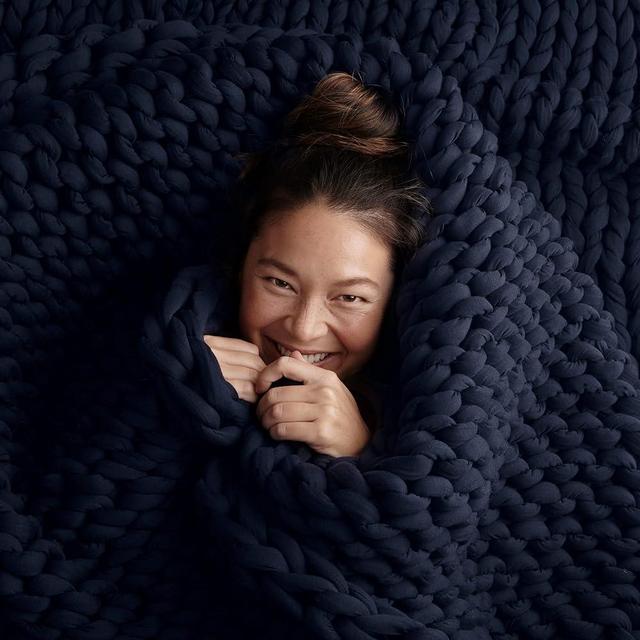 Bearaby Napper Organic Hand-Knit Weighted Blanket 20 lbs - Chunky Knit Blanket - Sustainable, Breathable - Machine Washable for Easy Maintenance (Midnight Blue, 20 lbs)