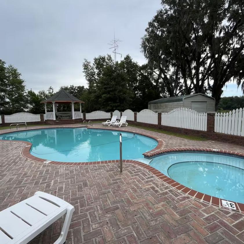 There is a pool on the property so bring swimwear & any pool necessities! 👙🩳🤿☀️🧴🕶️