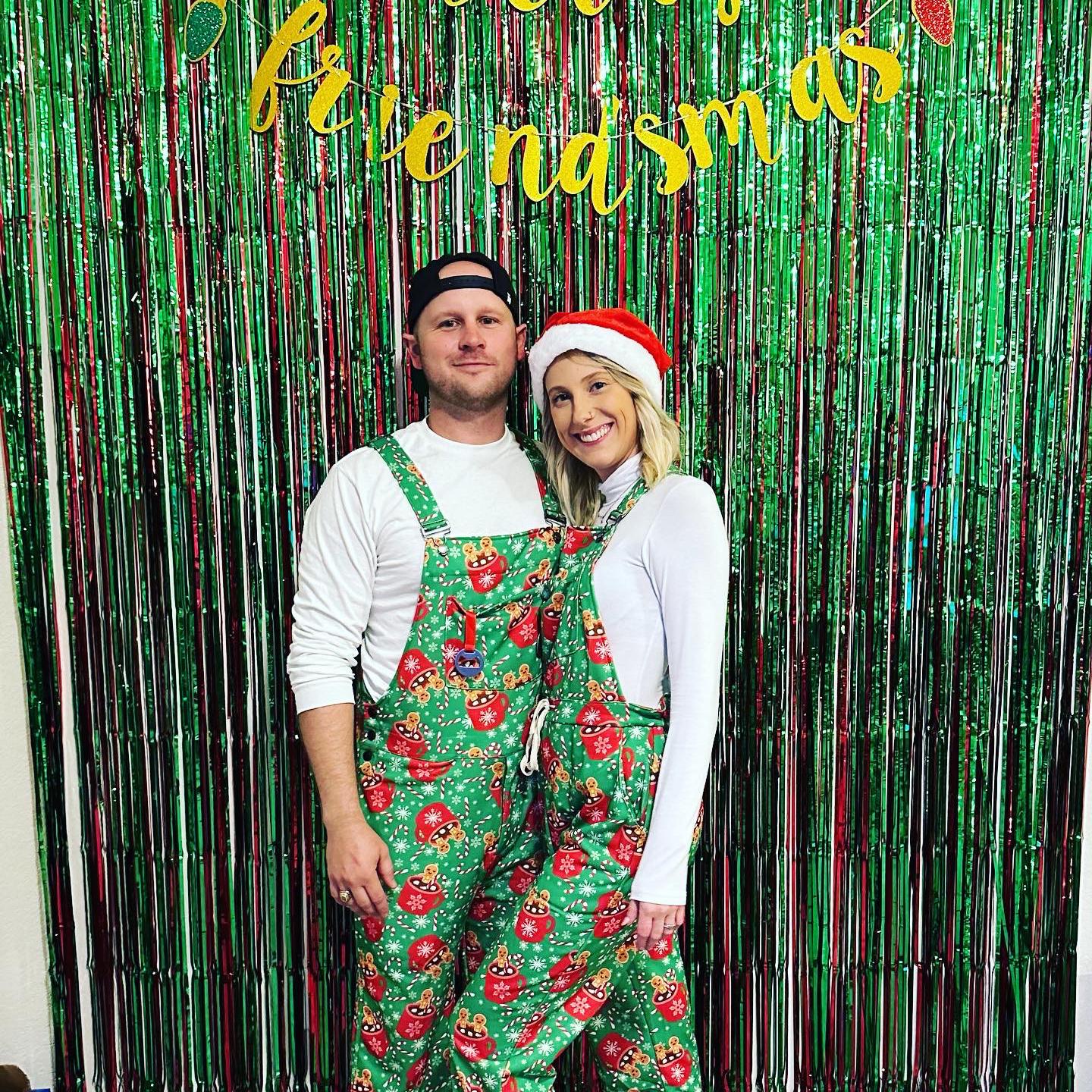 Matching overalls for our 2nd friendsmas 🤗