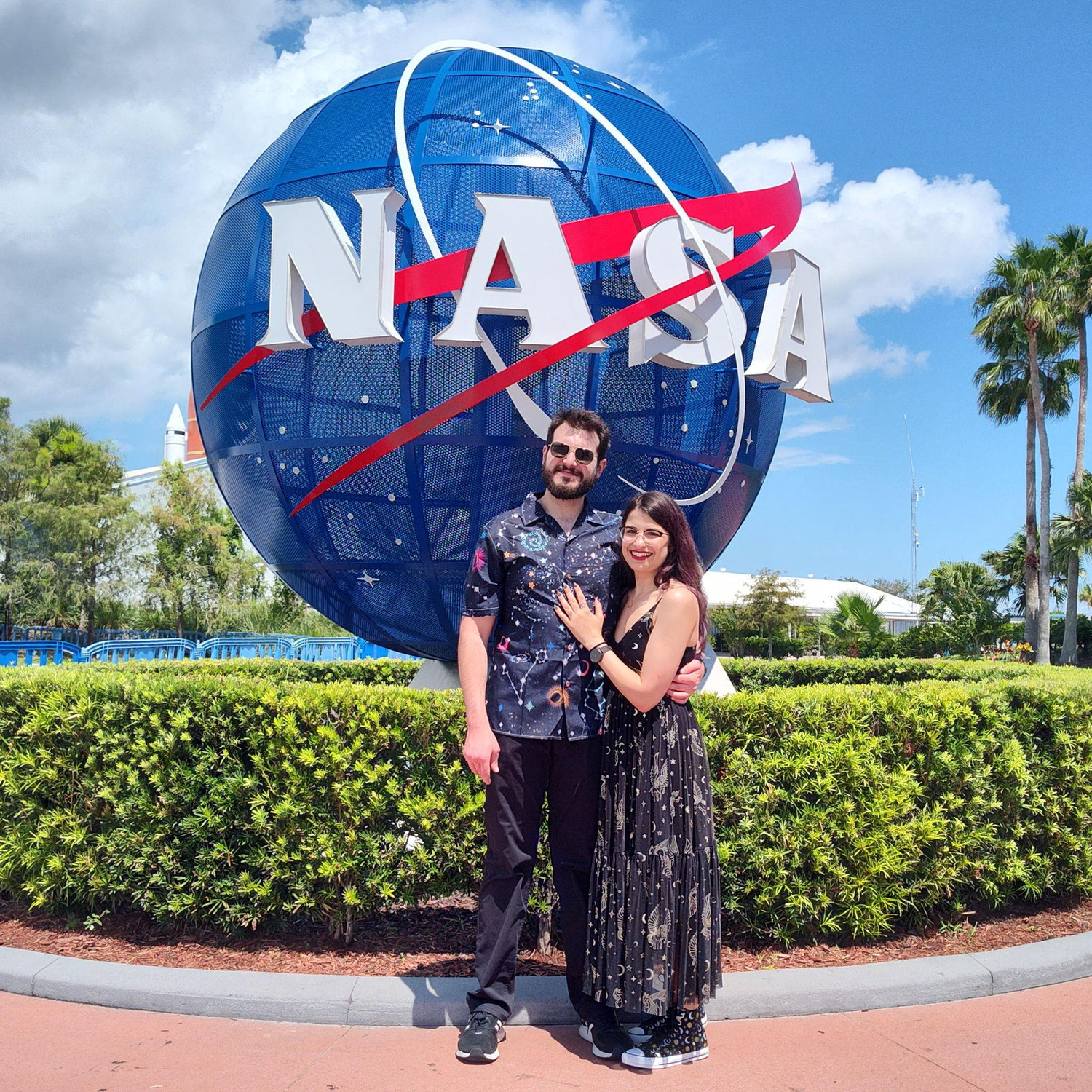 Alice made Tom wear long pants in the Florida heat
