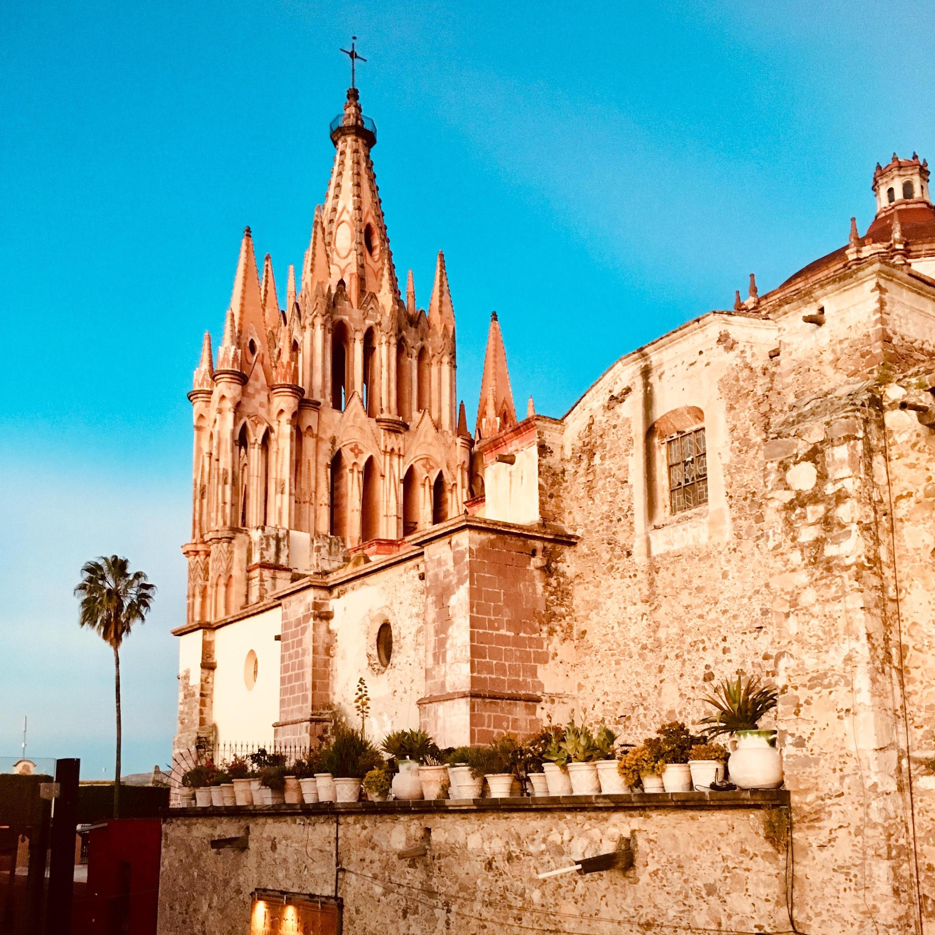 Never get lost.  La Parroquia, Church of St. Michael the Archangel (aka "The Church"), is always in the distance.