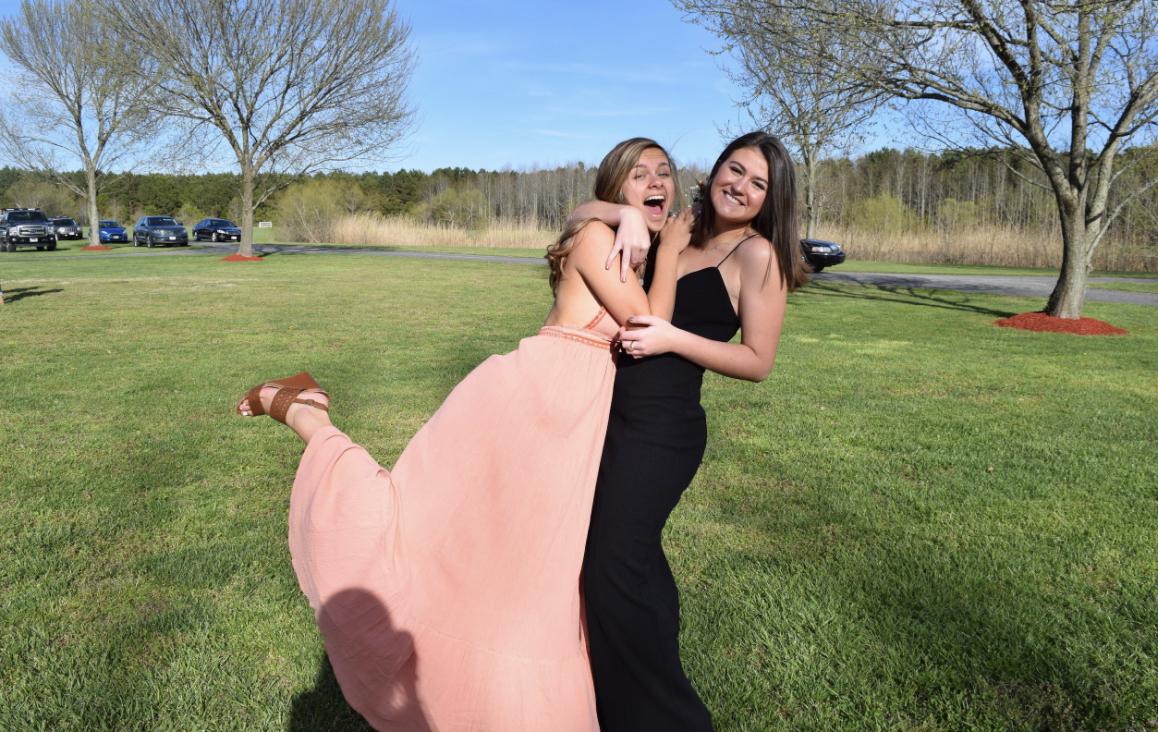 Madison and Amy at Senior Prom💛