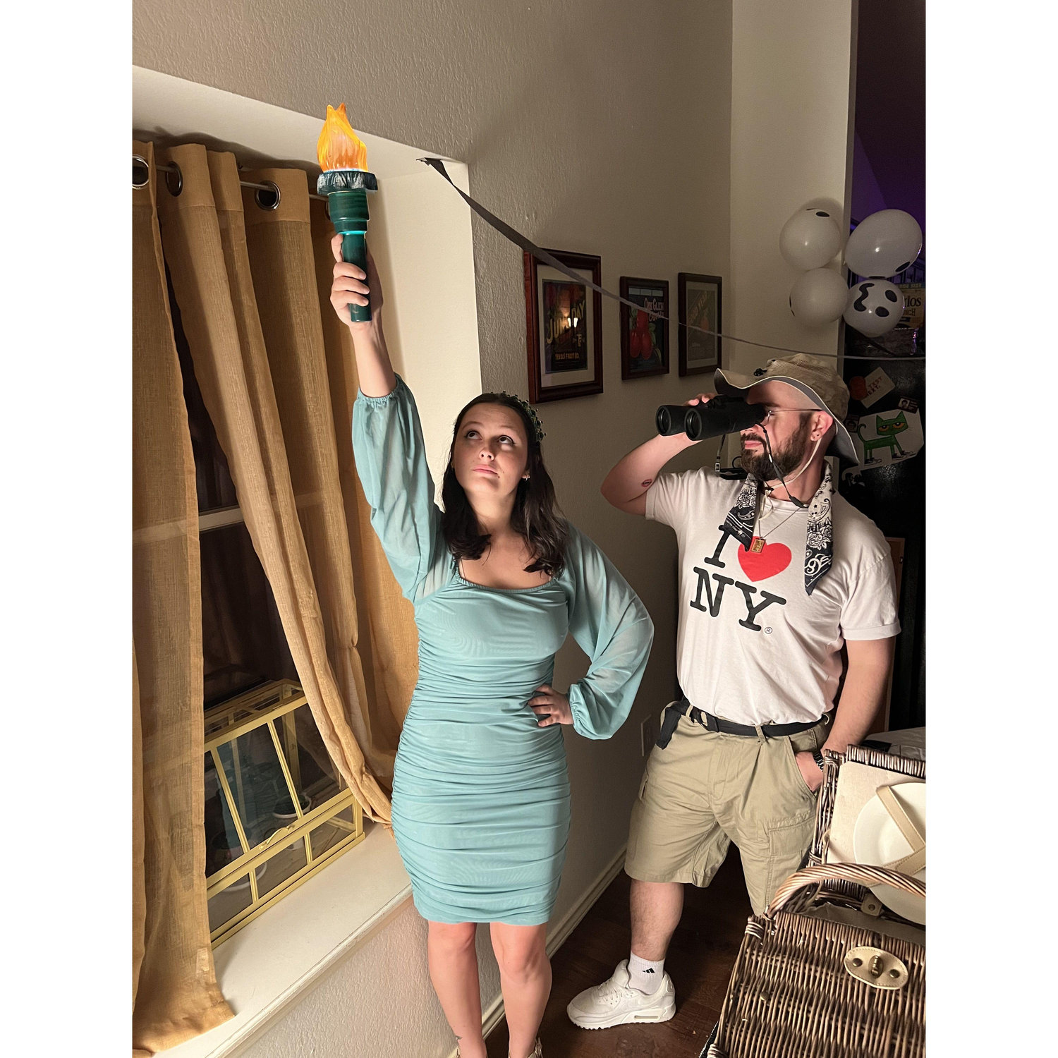 lady liberty + tourist