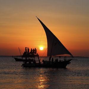Sunset boat ride for 2 - Honeymoon Fund