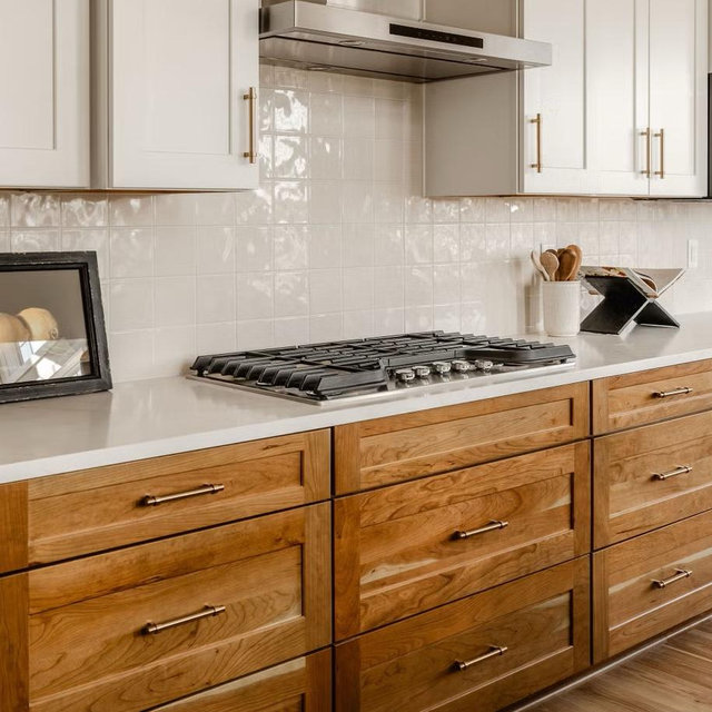 Kitchen Cabinets & Backsplash