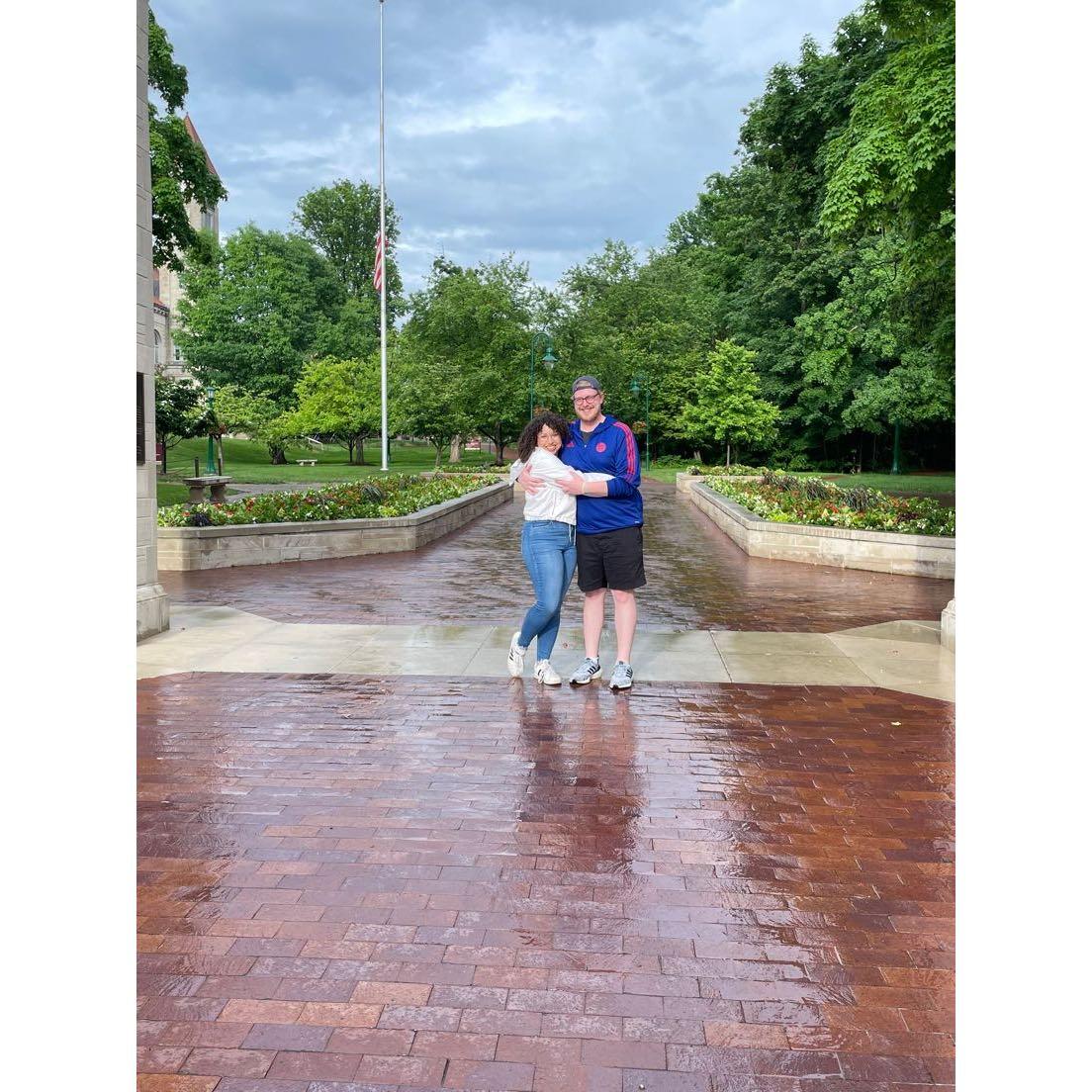 May 2022: We never pass up an opportunity to take a picture at the IU Sample Gates | Nunca dejamos pasar la oportunidad de tomarnos una foto en las Puertas de IU.