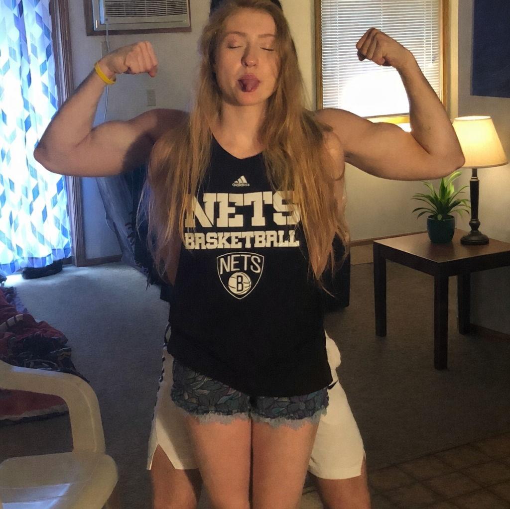 Check out Sommer's muscles!!