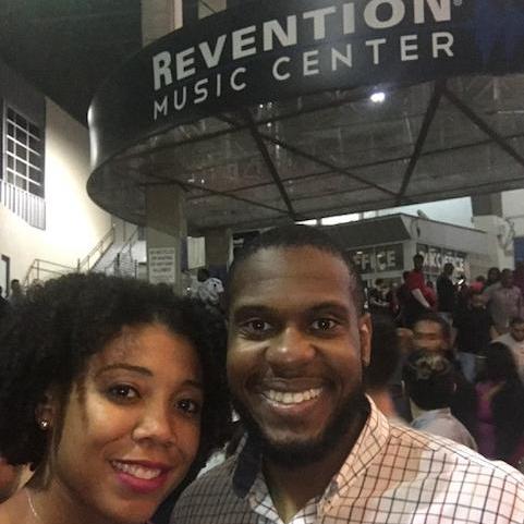 Phones returned, selfie time - Post-Dave Chappelle show (March 2017)