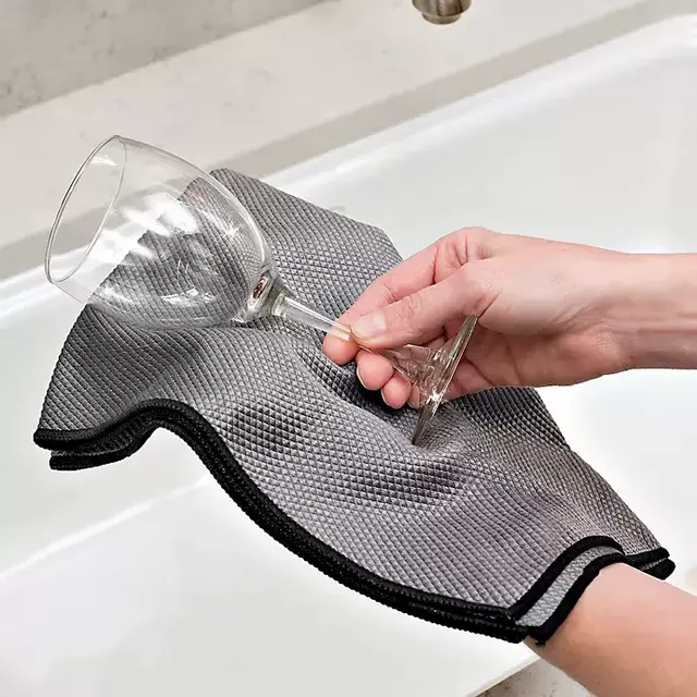 SALT™ Magic Glass Drying Towel