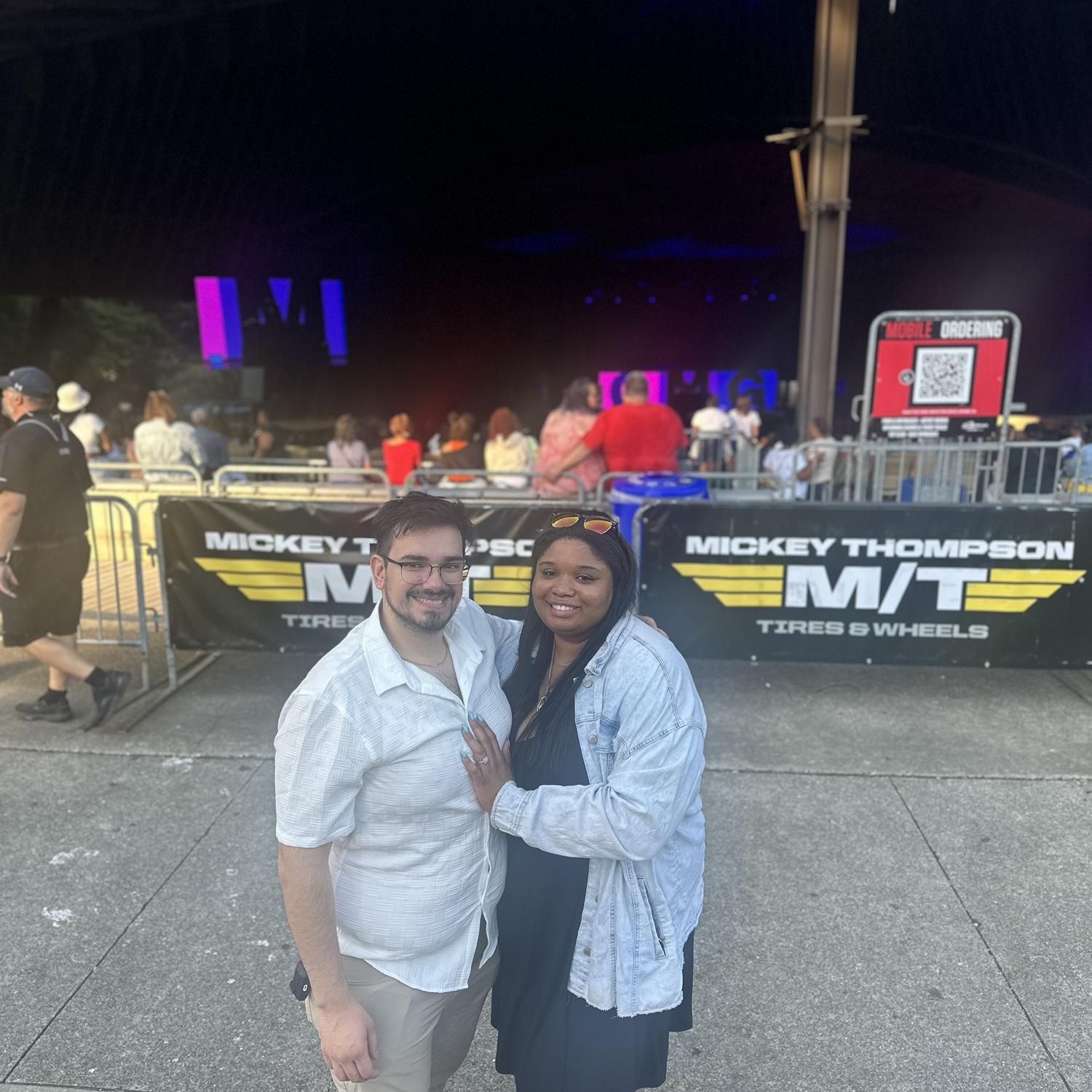 Ashley showing Bogdan a different taste in music at the Queens of R&B tour with an SWV and Xacape concert!