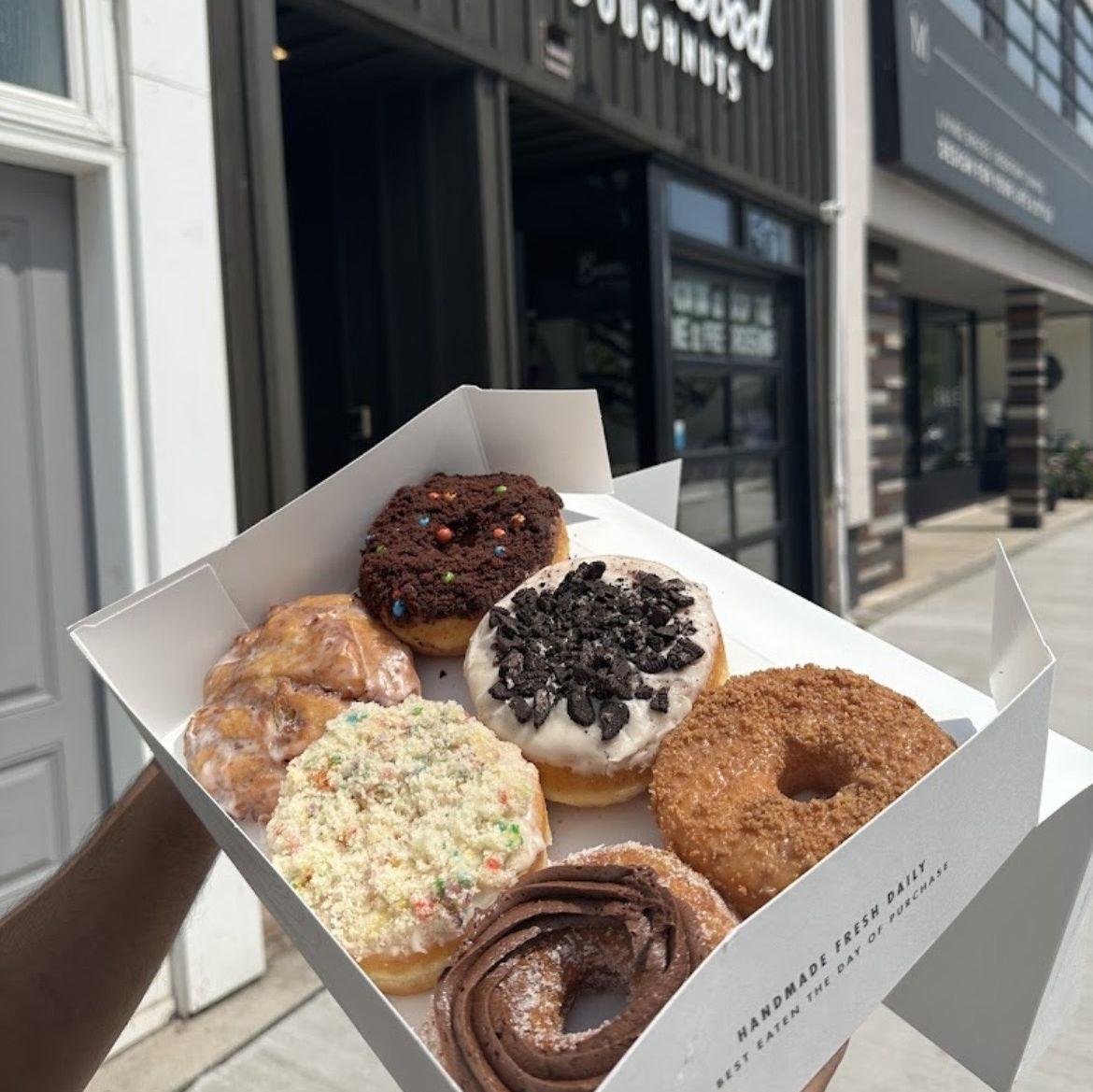 Beachwood Donuts : 65 St. Paul Street, St. Catharines, Ontario, L2R 3M5