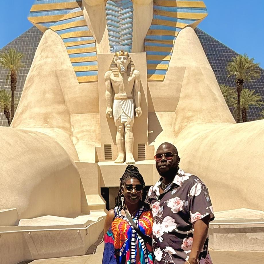 Ballin in Vegas at the Pyramid. Feelin royal aF in this picture. Yes, it was hot outside, but  “we were hotter”