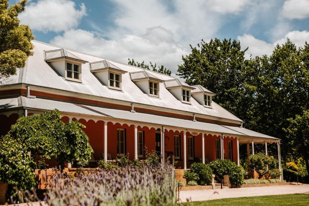 The Wedding Website of Isabella Doughan and Reece Davison