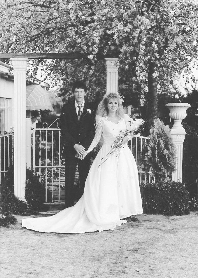 Rudi en Sarah Janse van Rensburg op hulle troudag in Dullstroom. Ouers aan Frikkie en Henri Janse van Rensburg. Groot ouers aan Klein Rudi Janse van Rensburg