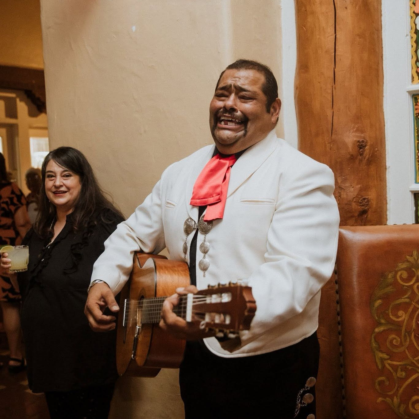 Appitizers & Margaritas with the mariachis before dinner!