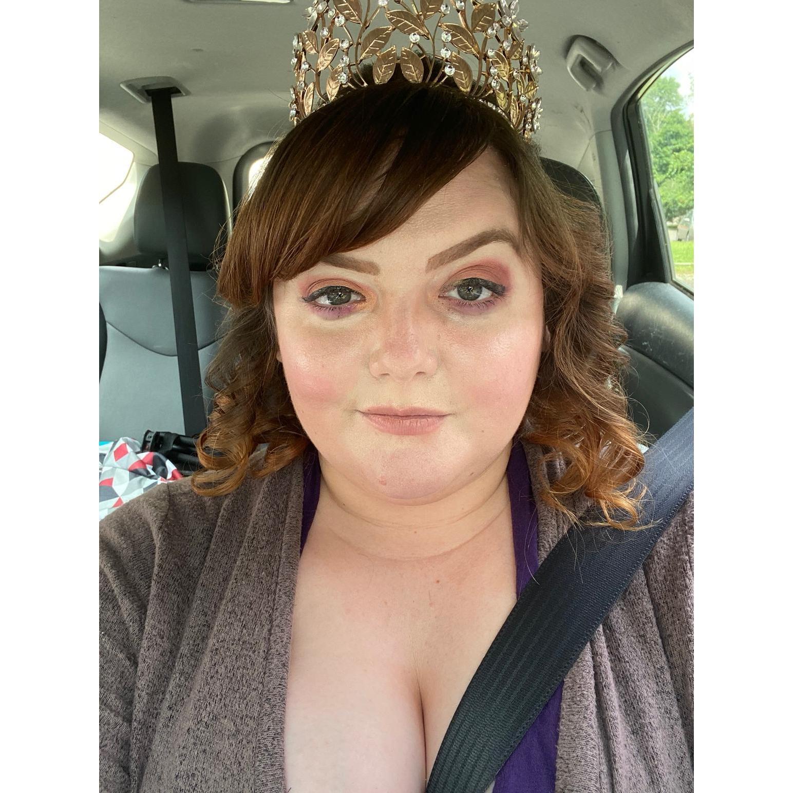 Julia was slightly suspicious of the castle date and so got her nails and hair done ahead of time. She then sported a 60s style bouffant for three days after the engagement.