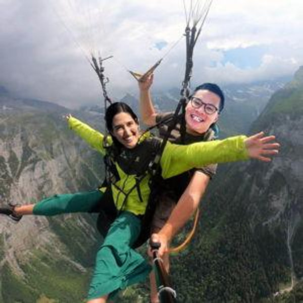 Honeymoon - Paragliding in the Swiss Alps