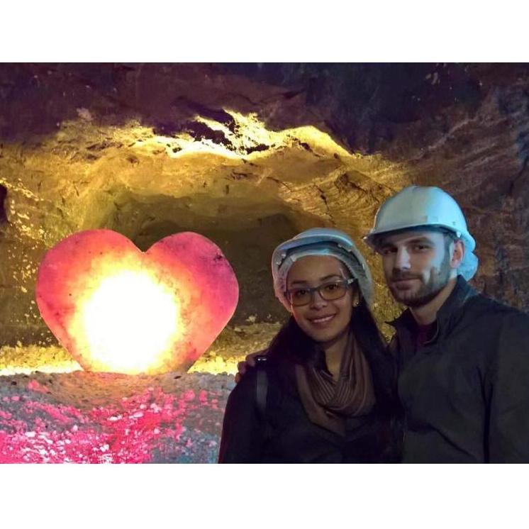 Underground love at the salt mines.
Amor en la catedral de sal.