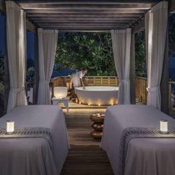 Outdoor Candlelight Couples Massage